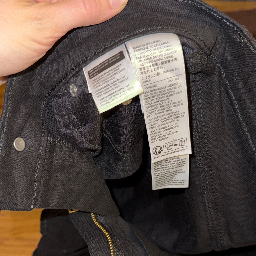 Levi's Women's Black Jean Shorts - Picture 6 of 9